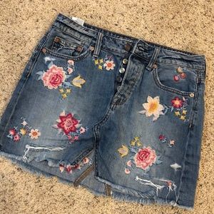 Jean mini skirt with flowers